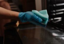 Households urged to pour washing up liquid inside ovens