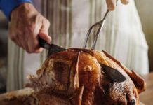 Easy hack for draining juices from roast turkey or chicken even pro chefs didn’t know